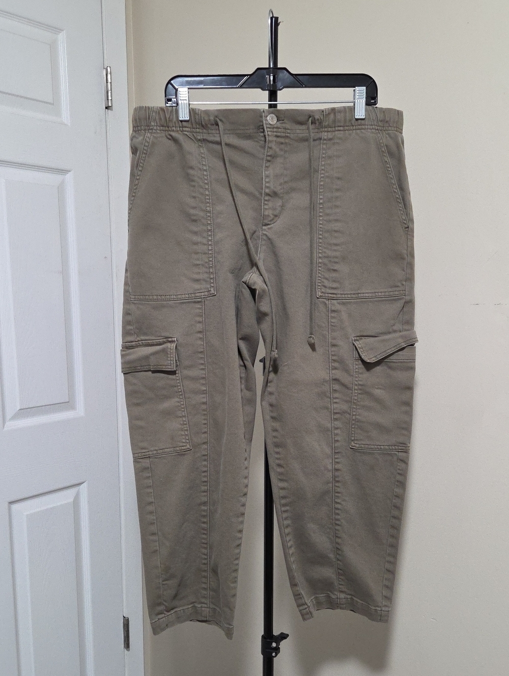 Banana Republic Tapered Mid Rise Cargo Pants in Olive Brown